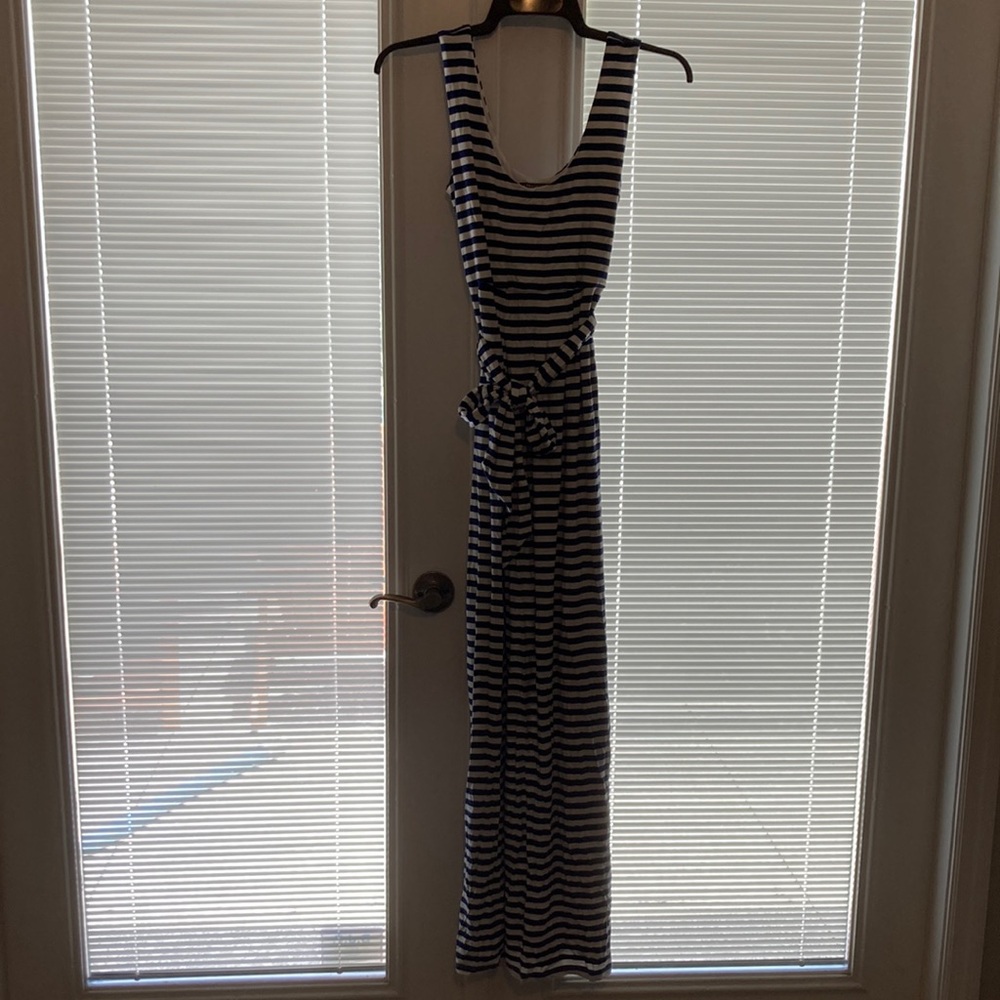 A Pea in the Pod side tie maternity dress